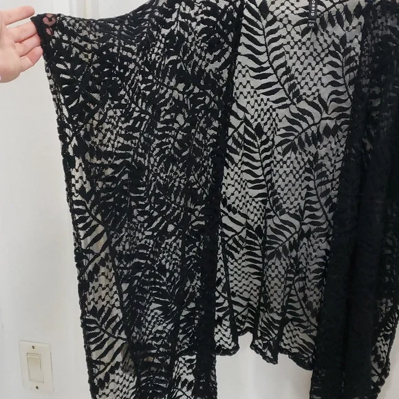 〰️Torrid〰️ 🌿 Lace Ruana - Picture 3 of 4